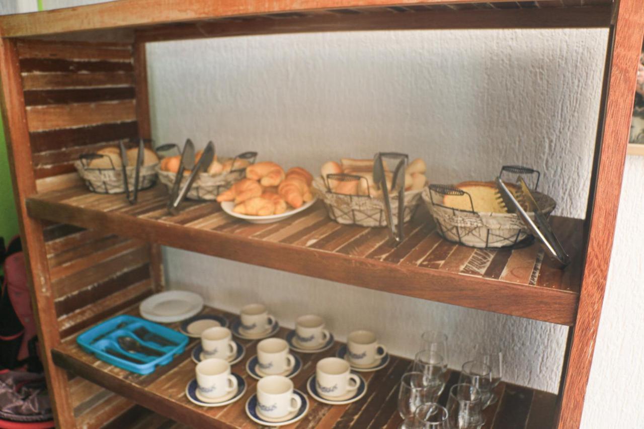 Bliss Hoteis Centro Búzios Exteriér fotografie A bread and pastry display at a bakery in the Philippines
